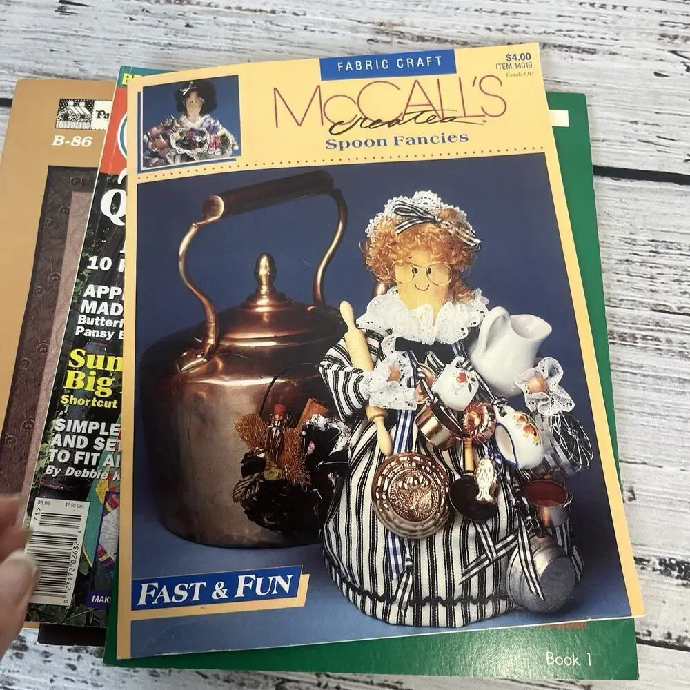 Vintage Set of 12 Craft Quilt Magazines Christmas Cross Stitch Leisure Arts Mugs